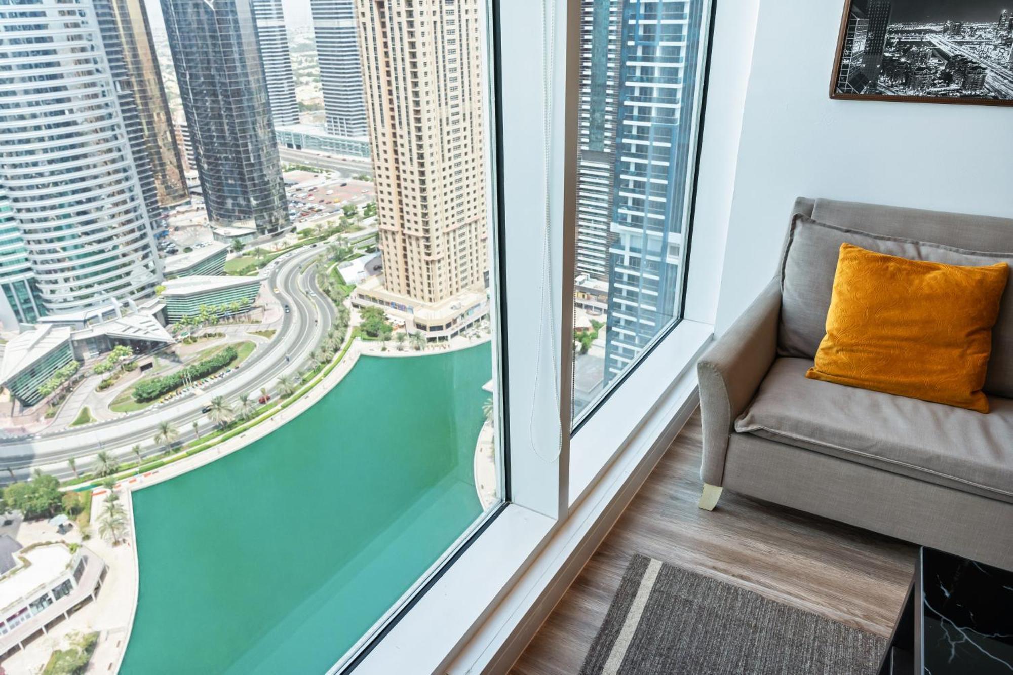 Modern & Spacious 2-Bed Condo With Panoramic Lake Views, Dual Balconies, Steps From Dubai Jlt Metro By "La Buena Vida Holiday Homes" Kültér fotó