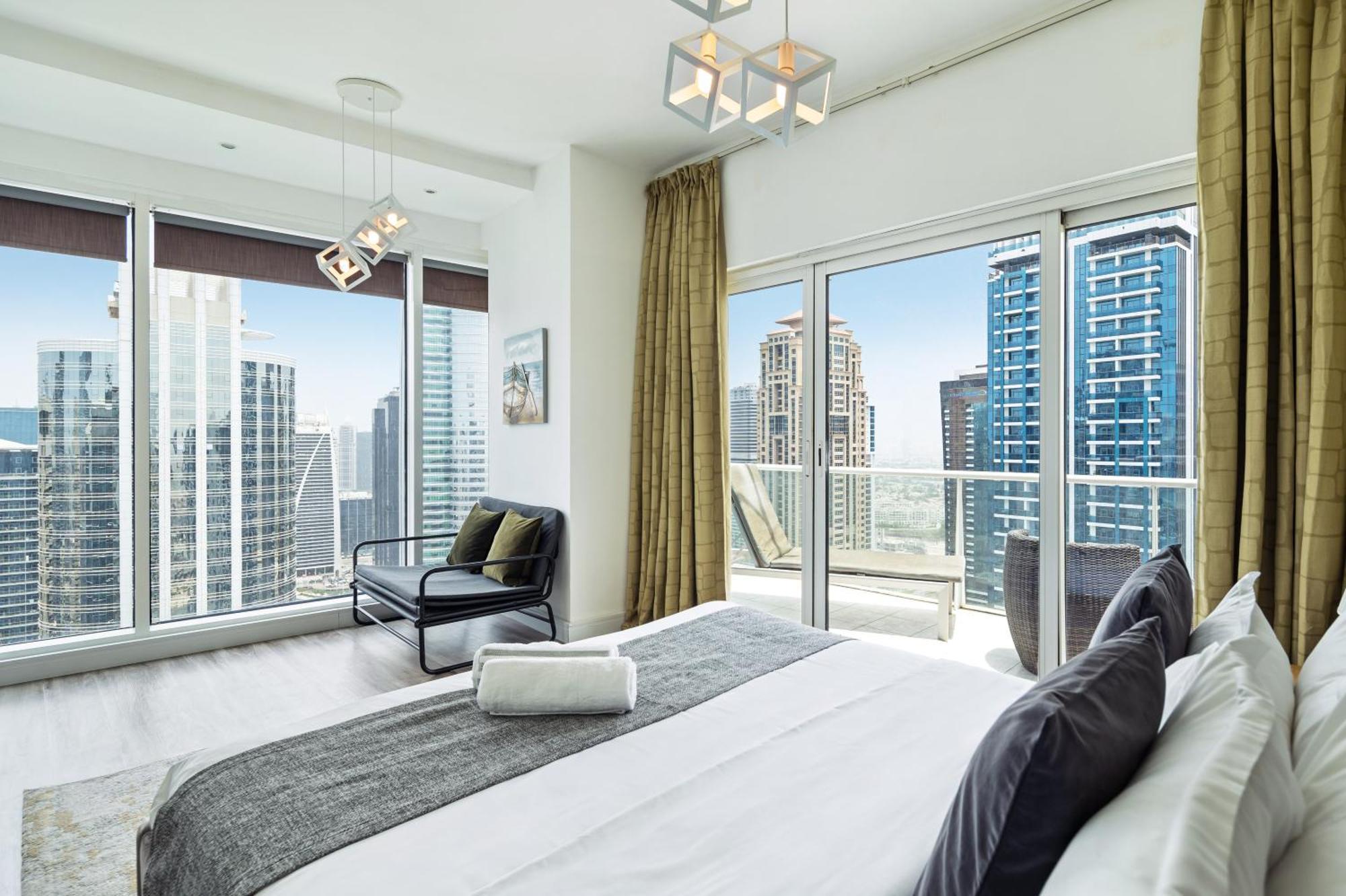 Modern & Spacious 2-Bed Condo With Panoramic Lake Views, Dual Balconies, Steps From Dubai Jlt Metro By "La Buena Vida Holiday Homes" Kültér fotó