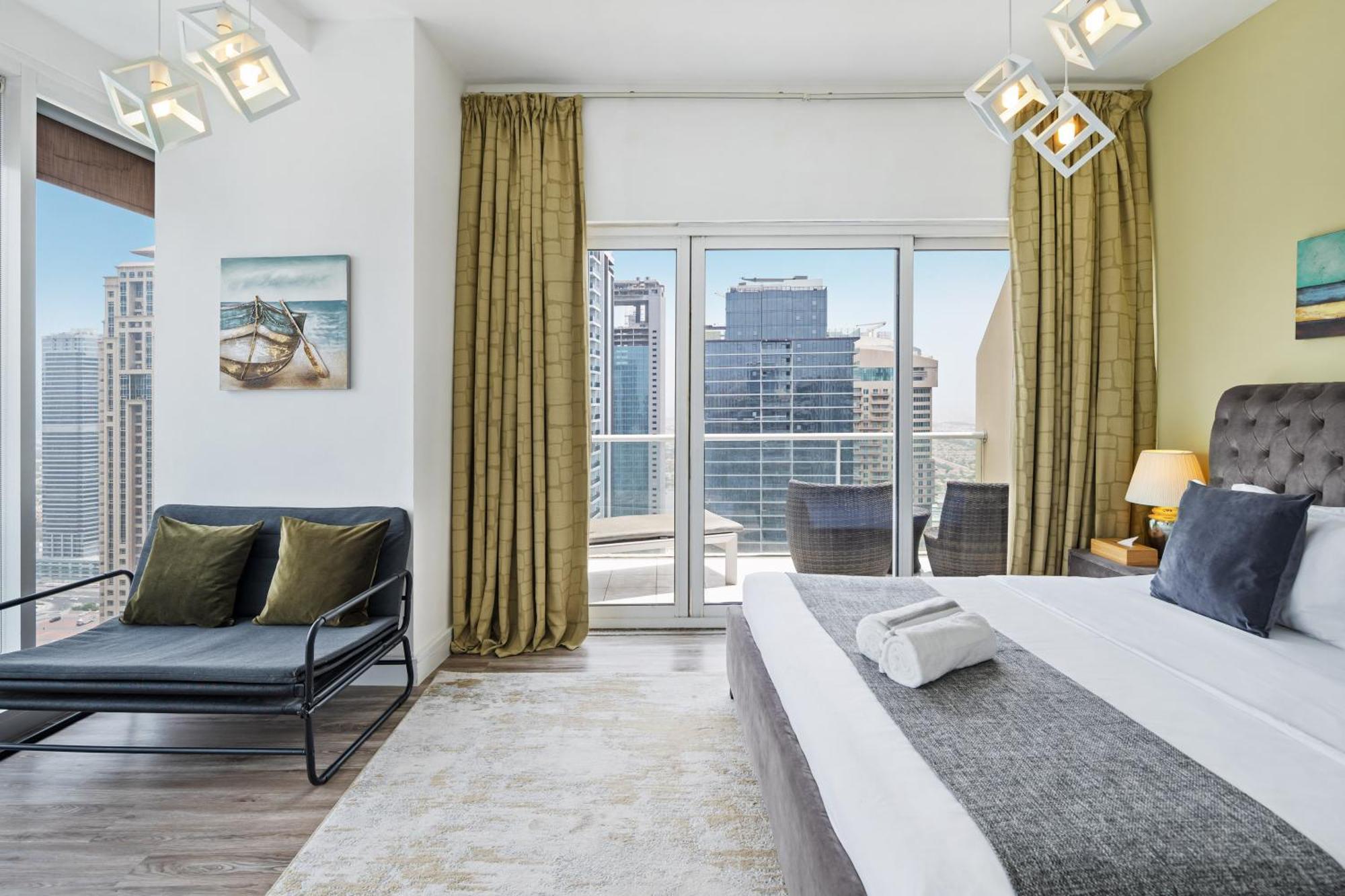 Modern & Spacious 2-Bed Condo With Panoramic Lake Views, Dual Balconies, Steps From Dubai Jlt Metro By "La Buena Vida Holiday Homes" Kültér fotó