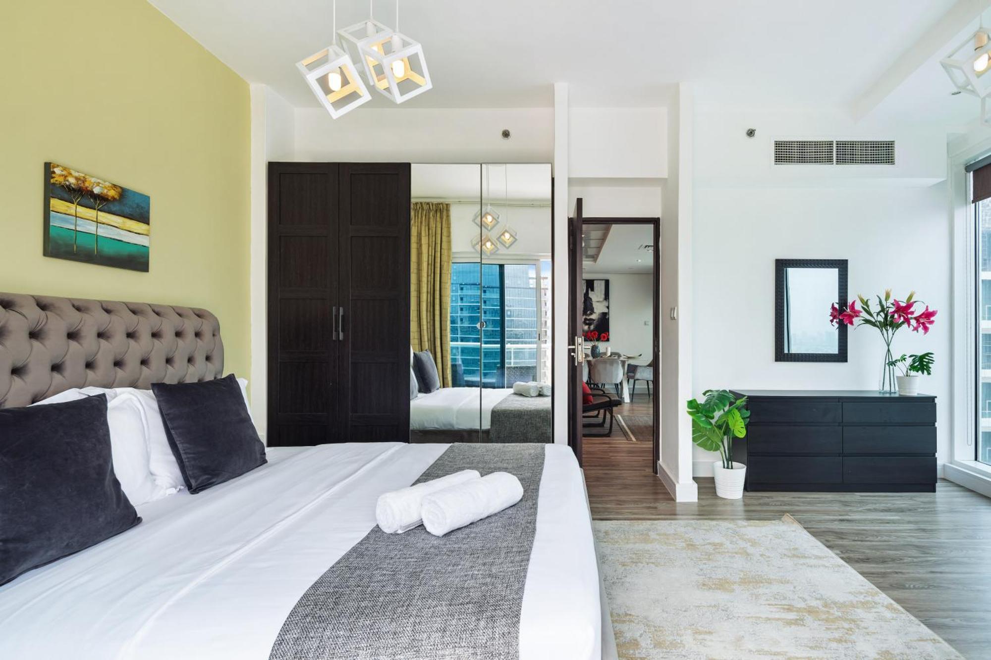 Modern & Spacious 2-Bed Condo With Panoramic Lake Views, Dual Balconies, Steps From Dubai Jlt Metro By "La Buena Vida Holiday Homes" Kültér fotó