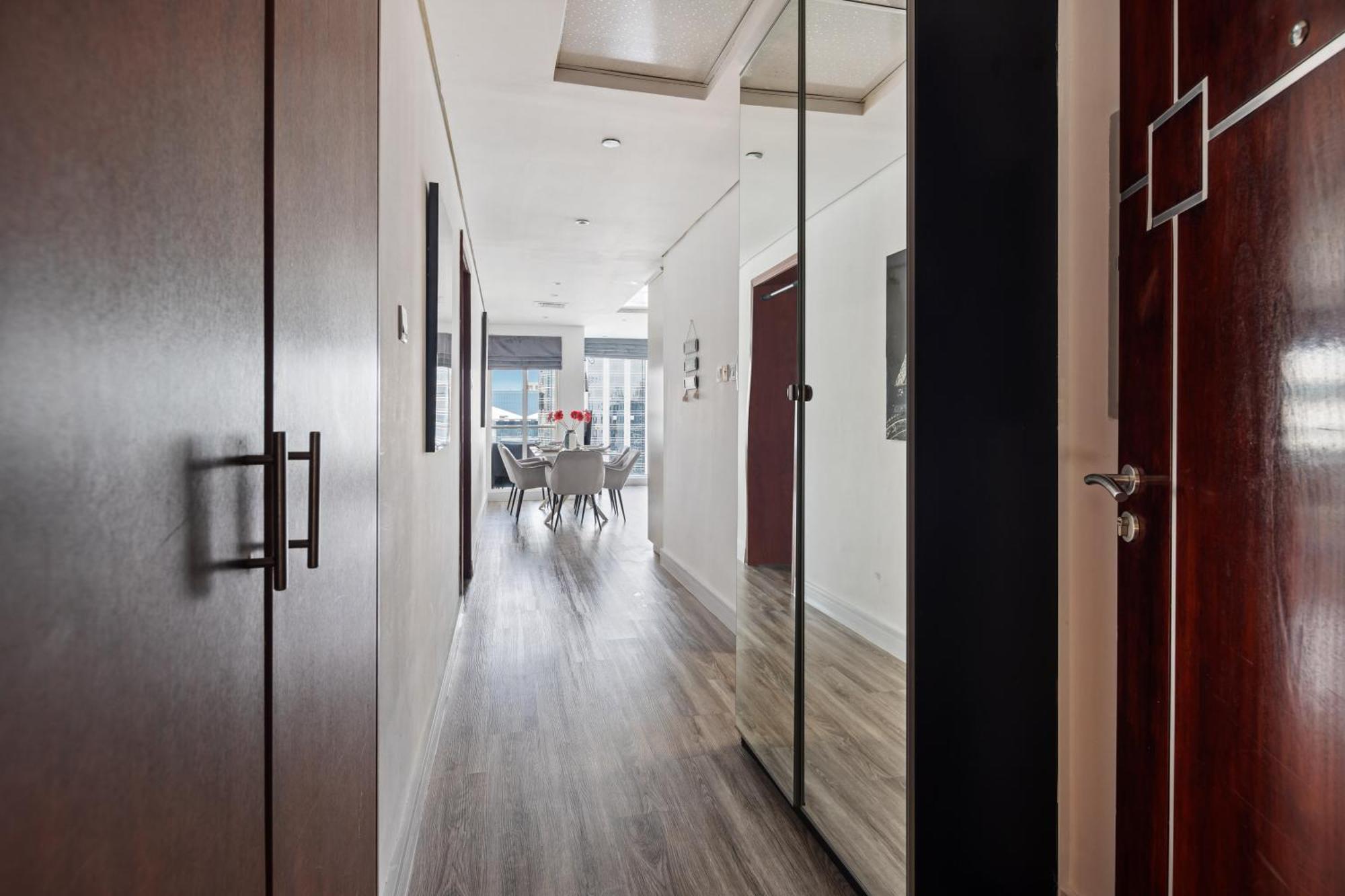 Modern & Spacious 2-Bed Condo With Panoramic Lake Views, Dual Balconies, Steps From Dubai Jlt Metro By "La Buena Vida Holiday Homes" Kültér fotó