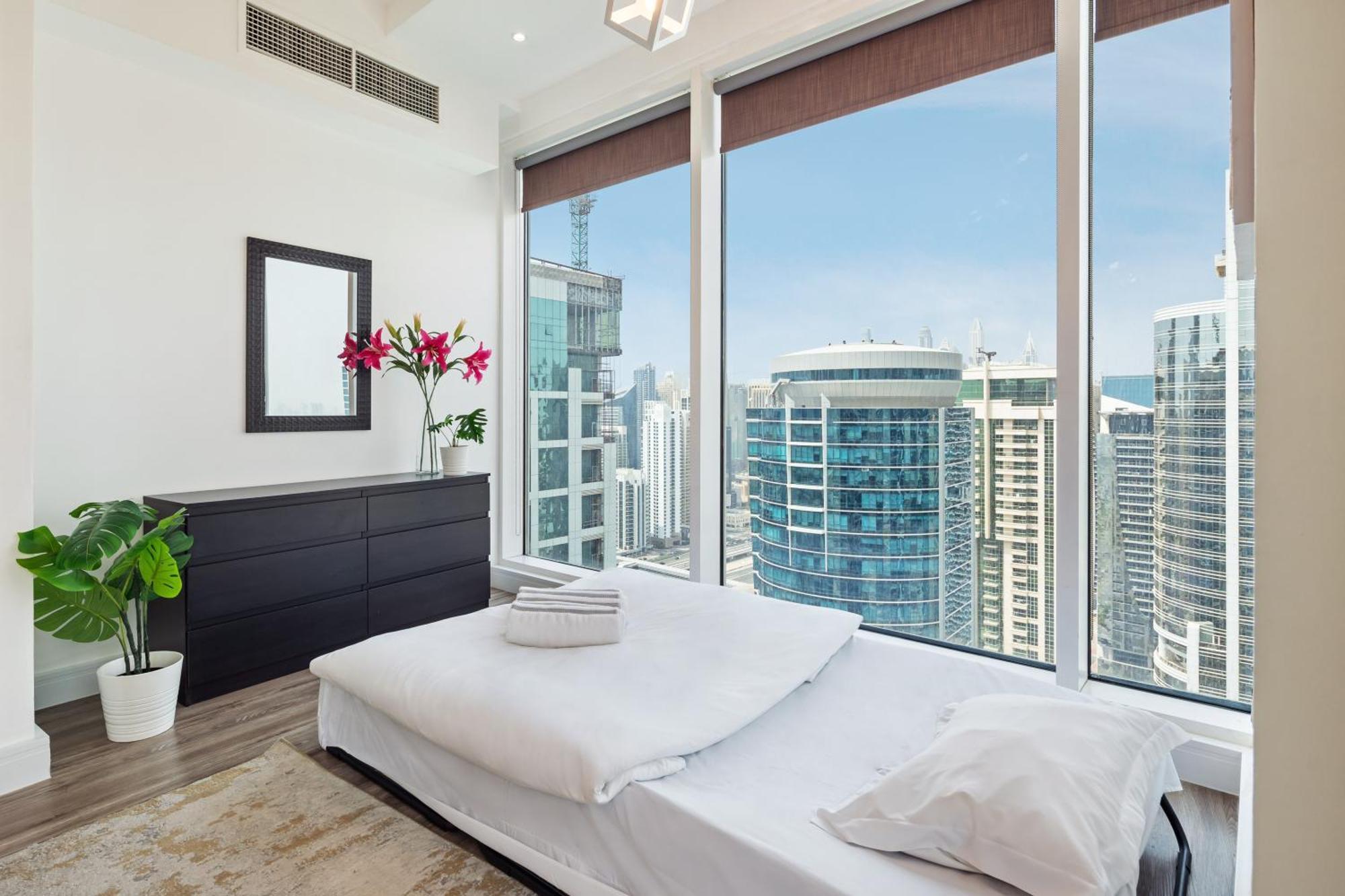 Modern & Spacious 2-Bed Condo With Panoramic Lake Views, Dual Balconies, Steps From Dubai Jlt Metro By "La Buena Vida Holiday Homes" Kültér fotó