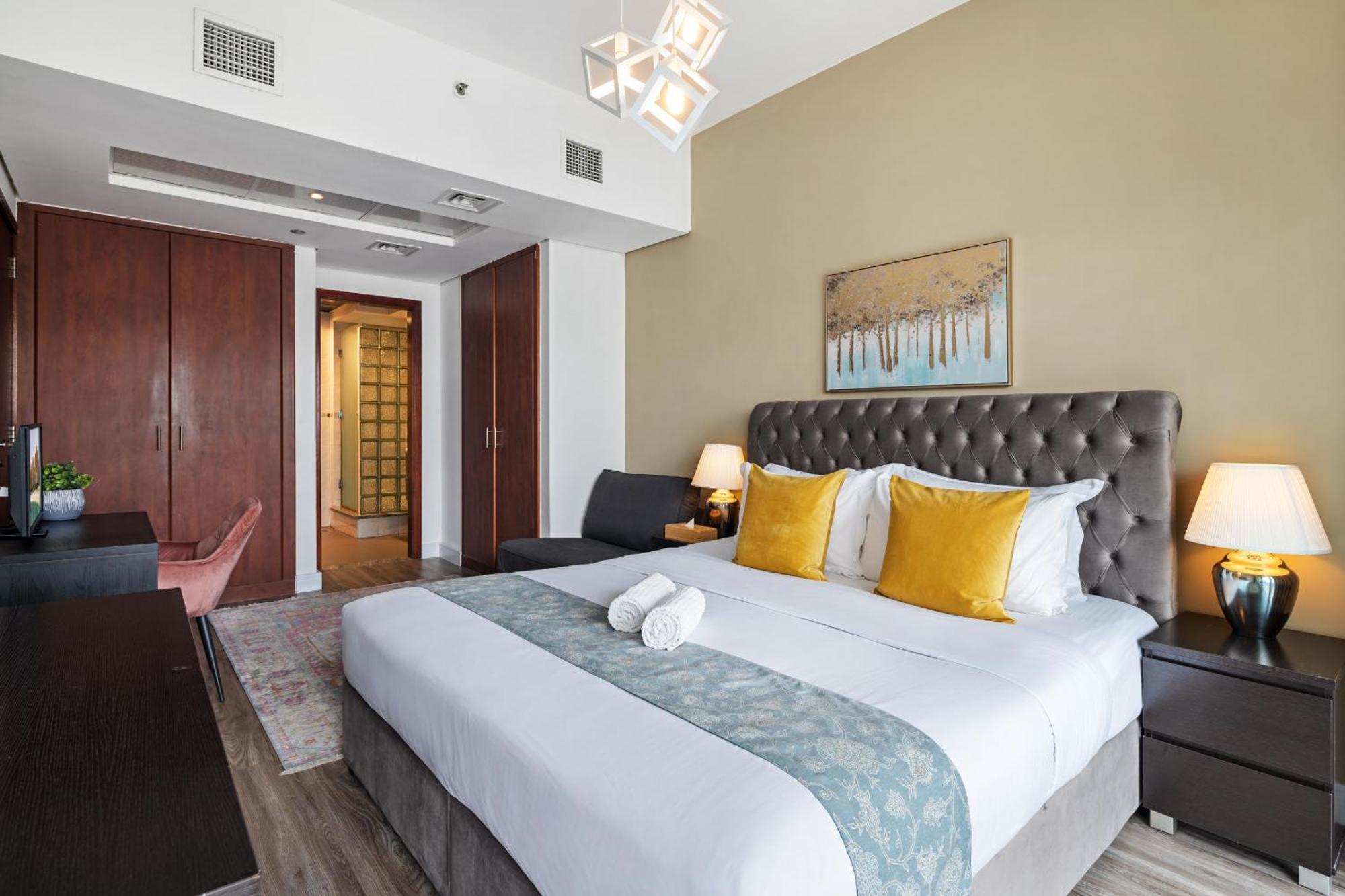 Modern & Spacious 2-Bed Condo With Panoramic Lake Views, Dual Balconies, Steps From Dubai Jlt Metro By "La Buena Vida Holiday Homes" Kültér fotó