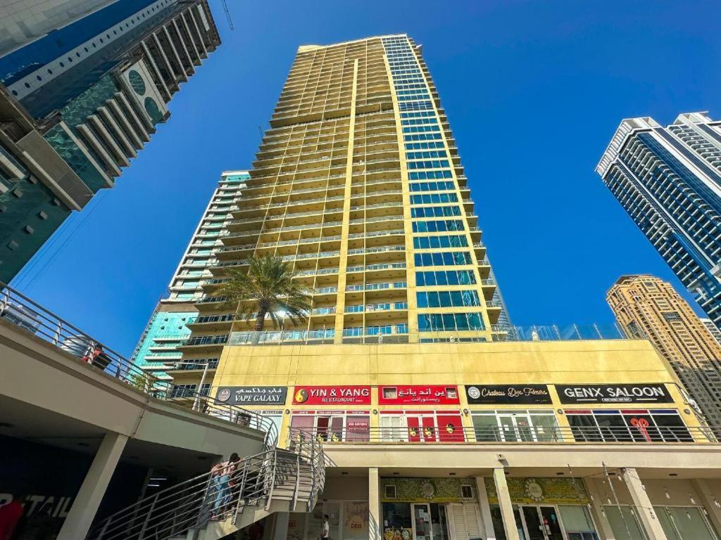 Modern & Spacious 2-Bed Condo With Panoramic Lake Views, Dual Balconies, Steps From Dubai Jlt Metro By "La Buena Vida Holiday Homes" Kültér fotó
