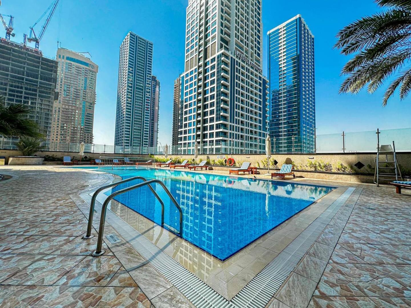 Modern & Spacious 2-Bed Condo With Panoramic Lake Views, Dual Balconies, Steps From Dubai Jlt Metro By "La Buena Vida Holiday Homes" Kültér fotó